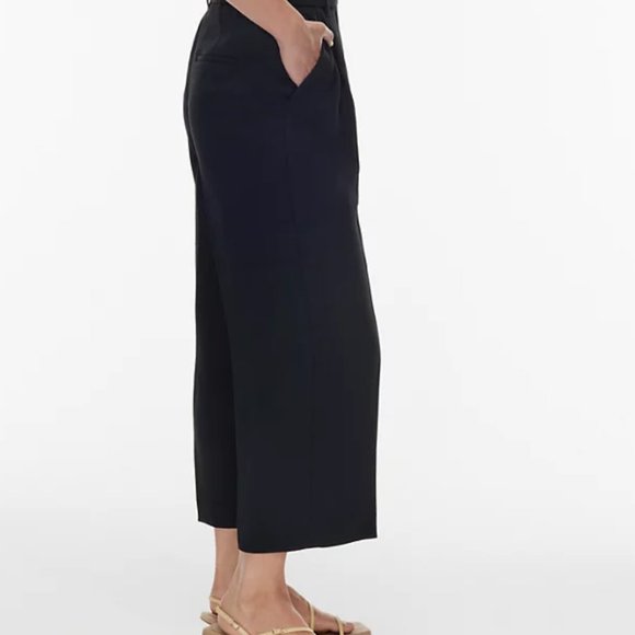 Aritzia Cropped Effortless Pants in Black - Picture 3 of 8
